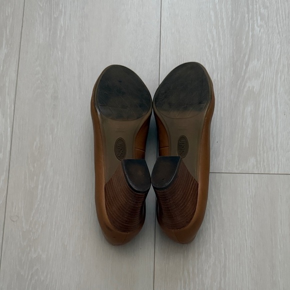 Sofft Women's Brown Leather Heels - Picture 7 of 11